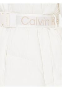 Calvin Klein Jeans Płaszcz zimowy J20J221894 Écru Regular Fit. Materiał: syntetyk. Sezon: zima #3
