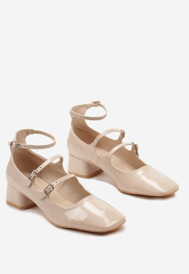 Born2be - Beżowe Czółenka na Niskim Obcasie z Trzema Ozdobnymi Paskami i Sprzączkami Amantia. Okazja: na co dzień, do pracy, na spotkanie biznesowe. Zapięcie: pasek. Kolor: beżowy. Materiał: jeans. Wzór: paski. Obcas: na obcasie. Styl: biznesowy, casual. Wysokość obcasa: niski