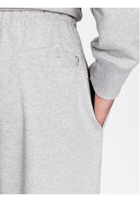 New Balance Spodnie dresowe MP31539 Szary Regular Fit. Kolor: szary. Materiał: dresówka, syntetyk