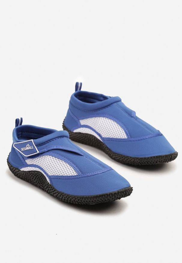 Born2be - Niebiesko-Białe Buty Sportowe do Wody z Zapięciem na Rzep Ellienna. Okazja: na co dzień, na plażę. Zapięcie: rzepy. Kolor: niebieski. Obcas: na płaskiej podeszwie