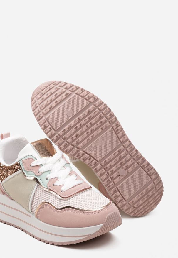 Renee - Różowe Sneakersy na Niskiej Platformie ze Wstawkami z Brokatu Quinnes. Okazja: na co dzień. Zapięcie: sznurówki. Kolor: różowy. Obcas: na platformie
