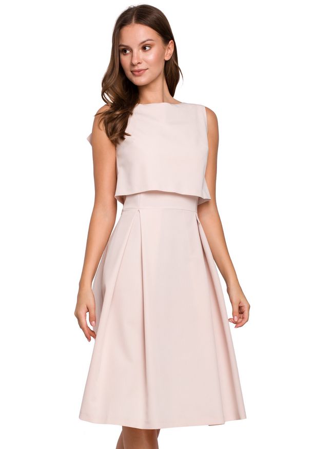 Makover - Elegancka rozkloszowana sukienka eksponująca plecy. Okazja: do pracy. Styl: elegancki. Długość: midi