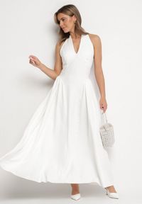 Born2be - Biała Sukienka o Rozkloszowanym Kroju z Wiązanym Dekoltem Halter Senicea. Okazja: na spacer, na co dzień. Typ kołnierza: dekolt halter. Kolor: biały. Typ sukienki: proste. Styl: casual #6