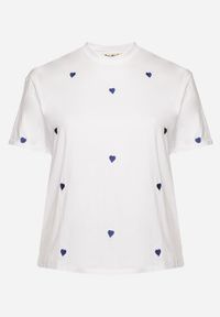 Born2be - Biało-Niebieski Bawełniany T-shirt Zdobiony Haftem w Kształcie Serc Naloree. Okazja: na co dzień. Kolekcja: plus size. Kolor: biały. Materiał: bawełna. Wzór: aplikacja, haft. Styl: klasyczny, elegancki, casual #6