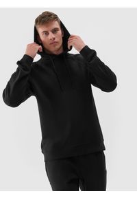 4f - 4F Bluza dresowa nierozpinana z kapturem męska - czarna XL. Okazja: na co dzień. Typ kołnierza: kaptur. Kolor: czarny. Materiał: dresówka. Długość rękawa: raglanowy rękaw. Wzór: gładki, ze splotem, nadruk, napisy. Styl: klasyczny, sportowy, casual