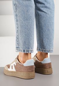 Renee - Brązowe Sneakersy Ozdobione Geometrycznym Motywem Lanelise. Okazja: na co dzień. Kolor: brązowy. Materiał: jeans. Wzór: aplikacja, geometria #3