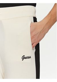 Guess Spodnie dresowe V5GB00 Z3D60 Écru Regular Fit. Materiał: wiskoza #3