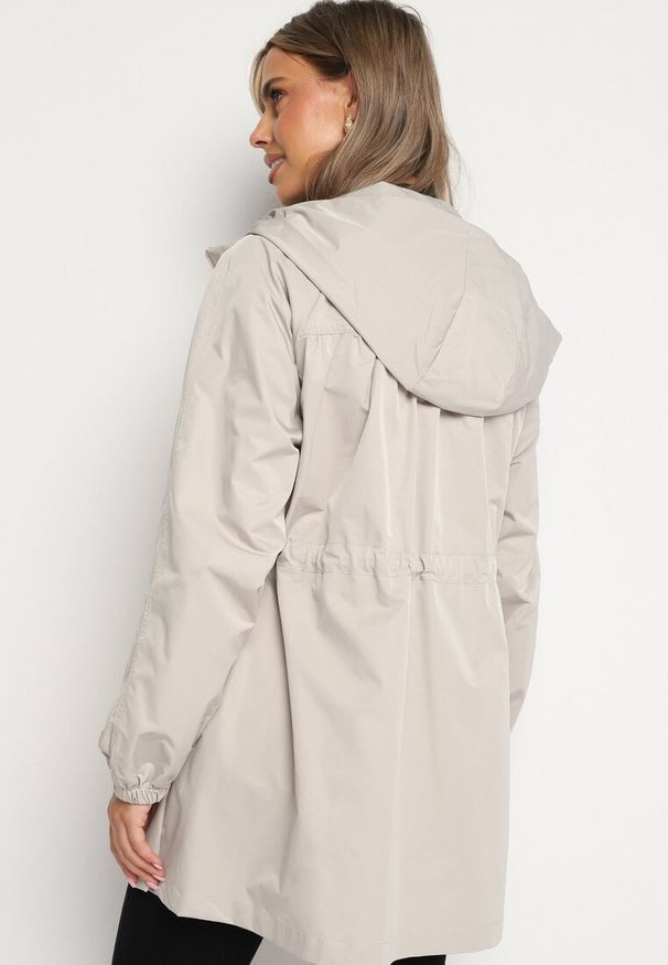 Born2be - Beżowa Kurtka Parka Ściągana w Pasie Troczkami Nevishia. Kolor: beżowy. Materiał: jeans. Styl: elegancki