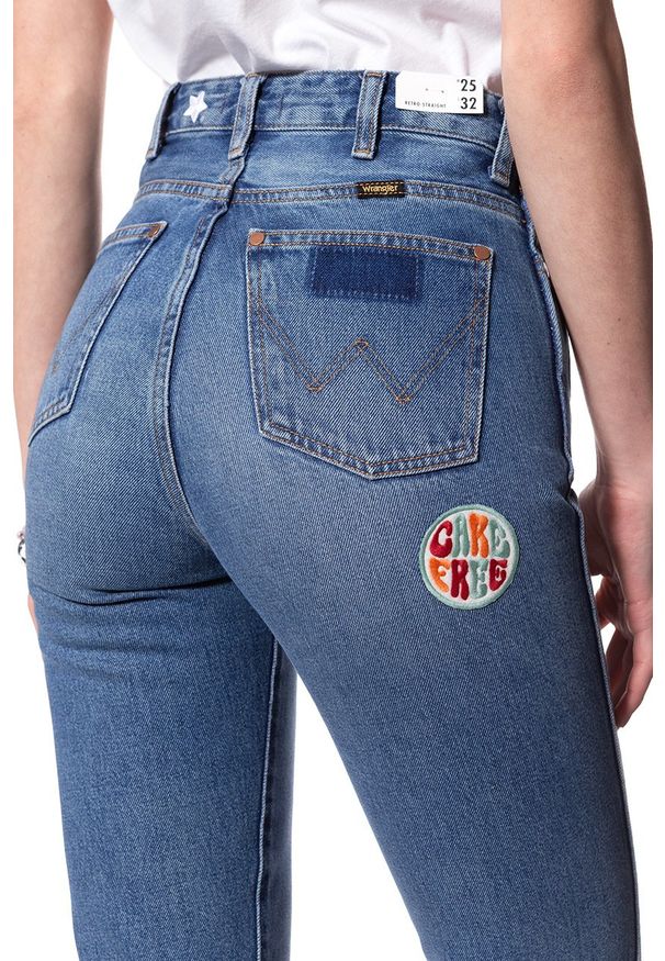 Wrangler - WRANGLER RETRO STRAIGHT BURNING GIRL W238GF11X 112127870. Wzór: aplikacja. Styl: retro