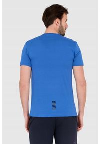 EA7 Emporio Armani - EA7 Niebieski t-shirt męski z czarnym logo. Kolor: niebieski #2