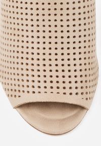 Renee - Beżowe Ażurowe Sandały Vices na Szpilce Selanna. Okazja: na spotkanie biznesowe. Kolor: beżowy. Wzór: ażurowy. Sezon: lato. Obcas: na szpilce. Styl: biznesowy, elegancki. Wysokość obcasa: średni #8