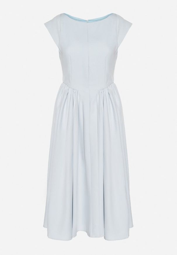 Born2be - Niebieska Rozkloszowana Sukienka Vices z Dekoltem Typu Łódka Milasena. Okazja: na co dzień. Kolor: niebieski. Materiał: jeans. Wzór: aplikacja. Typ sukienki: rozkloszowane. Styl: casual