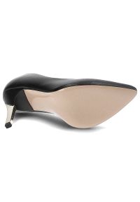 DAMISS - Czarne Czółenka Damiss Eleganckie Buty Damskie Na Szpilce. Okazja: do pracy, na spotkanie biznesowe. Kolor: czarny. Materiał: skóra. Szerokość cholewki: normalna. Wzór: gładki. Obcas: na szpilce. Styl: elegancki. Wysokość obcasa: średni