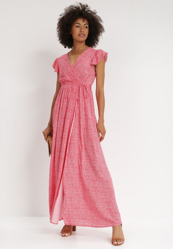 Born2be - Czerwona Sukienka Jophiel. Kolor: czerwony. Materiał: materiał. Wzór: nadruk, kwiaty. Typ sukienki: kopertowe. Długość: maxi