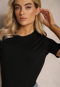 Renee - Czarny T-shirt z Krótkim Rękawem z Gładkiej Bawełny Jaellora. Kolor: czarny. Materiał: bawełna. Długość rękawa: krótki rękaw. Długość: krótkie. Wzór: gładki. Styl: klasyczny, elegancki