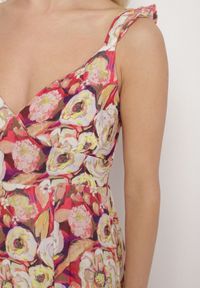 Born2be - Czerwona Rozkloszowana Sukienka z Wiskozy w Kwiatowym Wzór Redeelle. Okazja: na co dzień. Kolor: czerwony. Materiał: wiskoza. Wzór: kwiaty. Typ sukienki: rozkloszowane. Styl: casual, elegancki #5