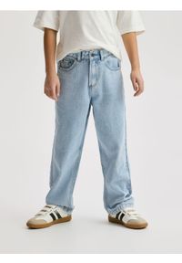 Reserved - Jeansy straight - niebieski. Kolor: niebieski