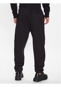 Calvin Klein Jeans Spodnie dresowe J30J323504 Czarny Regular Fit. Kolor: czarny. Materiał: bawełna, dresówka #4