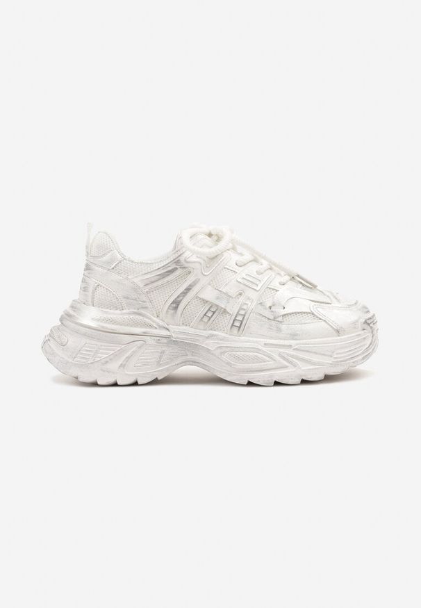 Born2be - Białe Sneakersy na Grubej Podeszwie Ozdobione Tłoczeniem Viarllis. Okazja: na co dzień. Zapięcie: sznurówki. Kolor: biały. Materiał: dresówka. Wzór: aplikacja