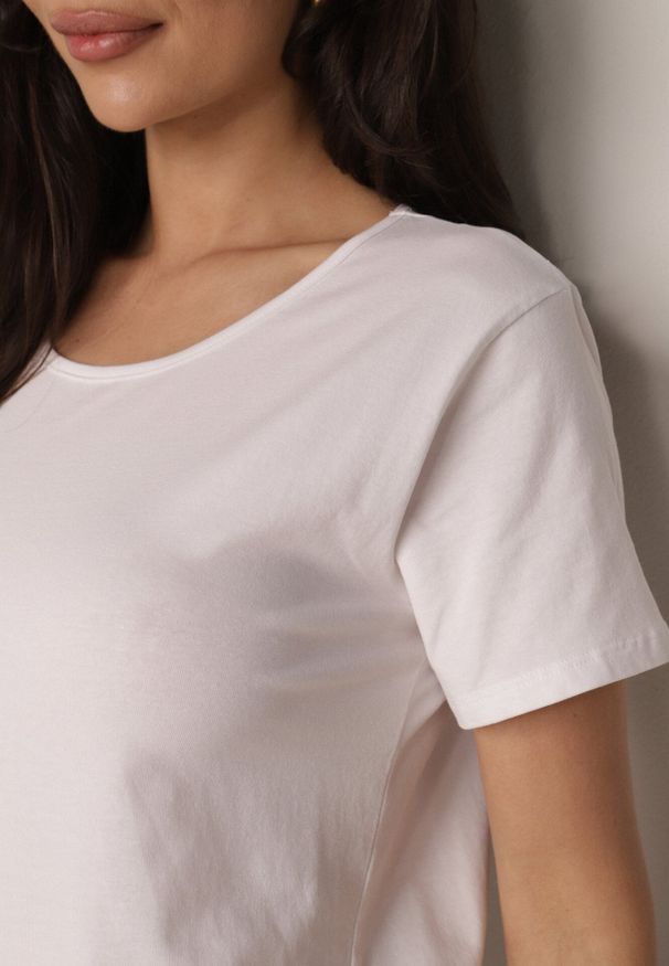Born2be - Biała Pudełkowa Sukienka T-shirtowa z Bawełny w Minimalistycznym Stylu Ipagea. Okazja: do pracy, na co dzień, na randkę. Kolor: biały. Materiał: bawełna. Typ sukienki: proste. Styl: klasyczny, casual
