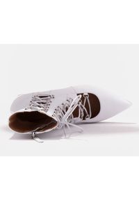 Marco Shoes Plecione botki z rzemykiem białe. Kolor: biały #6