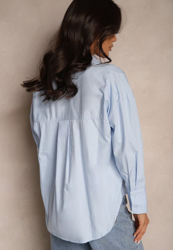 Renee - Jasnoniebieska Casualowa Koszula z Bawełny Naliraella. Okazja: na co dzień. Kolor: niebieski. Materiał: bawełna. Styl: casual