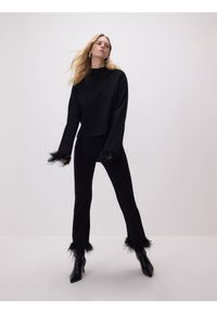 Reserved - Sweter z piórami - czarny. Kolor: czarny. Materiał: wełna, dzianina #1