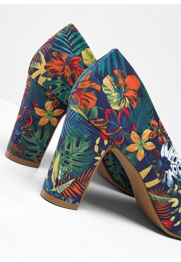 bonprix - Czółenka na obcasie klockowym. Kolor: szary, wielokolorowy. Wzór: nadruk. Sezon: lato. Obcas: na obcasie. Wysokość obcasa: średni