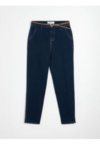 Sinsay - Jeansy chino mom fit z paskiem z domieszką wiskozy - niebieski. Kolor: niebieski #1