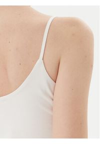 Guess Top V5GP22 J1314 Biały Slim Fit. Kolor: biały. Materiał: bawełna #4