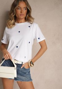 Renee - Biało-Niebieski Bawełniany T-shirt z Motywem Serc Aramiraa. Okazja: na co dzień. Kolor: biały. Materiał: bawełna. Styl: casual