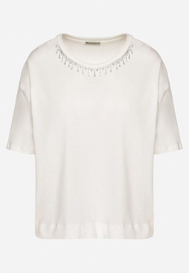Born2be - Biały Bawełniany T-shirt Ozdobiony Cyrkoniami Fadelis. Okazja: na spotkanie biznesowe, na co dzień. Kolor: biały. Materiał: bawełna. Wzór: aplikacja. Styl: biznesowy, elegancki, casual