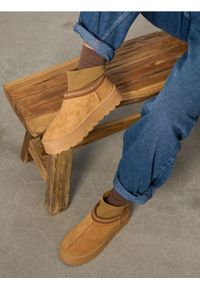 Sinsay - Botki z imitacji zamszu - brązowy. Kolor: brązowy. Materiał: zamsz