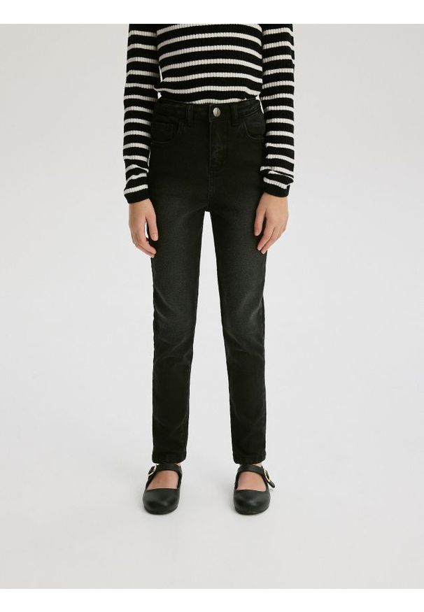 Reserved - Jeansy slim super high waist - czarny. Stan: podwyższony. Kolor: czarny