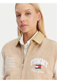 Tommy Jeans Kurtka skórzana Suede Varsity DW0DW22769 Beżowy Regular Fit. Kolor: beżowy. Materiał: skóra #2