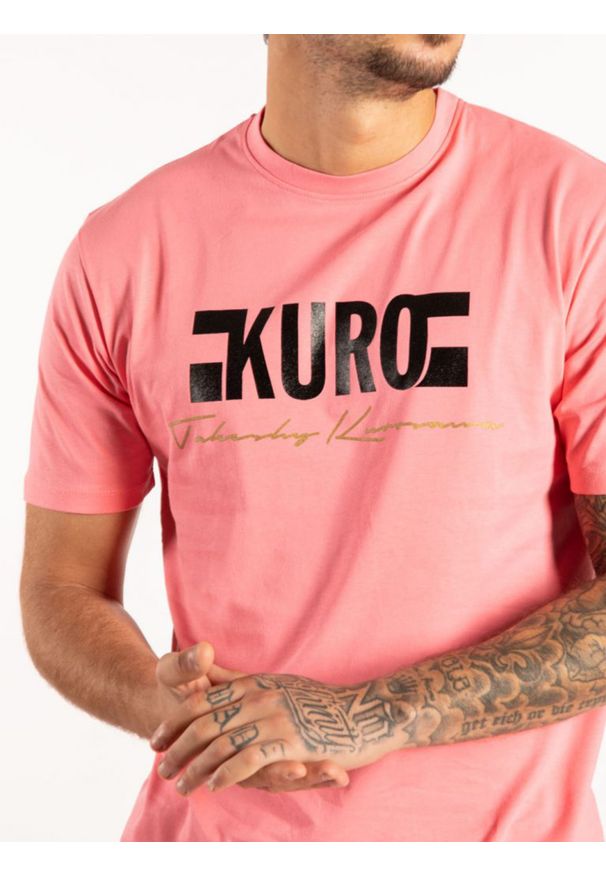 Takeshy Kurosawa T-shirt "Kuro". Okazja: na co dzień. Materiał: bawełna. Wzór: nadruk. Styl: casual