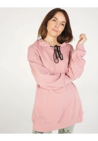 Unisono - BLUZA Z KAPTUREM 246-5601 PINK. Typ kołnierza: kaptur. Materiał: bawełna, elastan