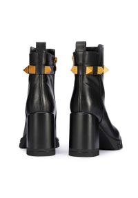 Wittchen - Damskie botki skórzane z ozdobnymi ćwiekami czarne. Okazja: na co dzień. Zapięcie: pasek. Kolor: czarny. Materiał: skóra. Sezon: lato. Obcas: na obcasie. Styl: rockowy, casual, elegancki. Wysokość obcasa: średni #9