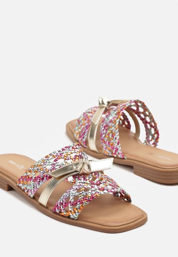 Born2be - Czerwono-Złote Ażurowe Klapki z Ozdobną Aplikacją Korialina. Okazja: na co dzień. Kolor: czerwony. Materiał: jeans. Wzór: ażurowy, aplikacja. Styl: casual, elegancki