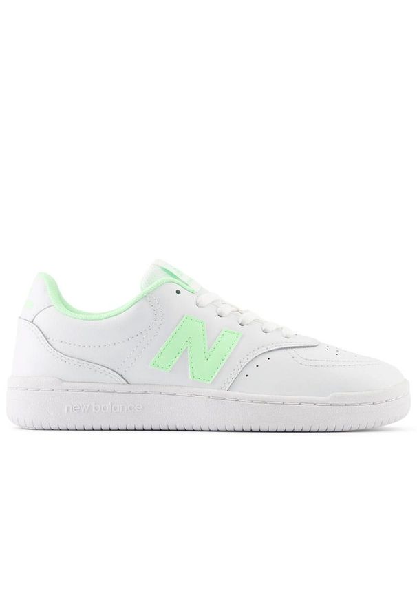 Buty New Balance BBW80WMG - białe. Okazja: na co dzień. Kolor: biały. Materiał: guma, skóra, materiał, syntetyk. Szerokość cholewki: normalna. Sport: turystyka piesza, koszykówka