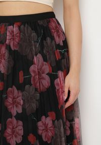 Born2be - Czarno-Różowa Spódnica Plisowana z Gumką w Talii w Kwiaty Drosa. Kolor: czarny. Materiał: tkanina. Wzór: kwiaty #5