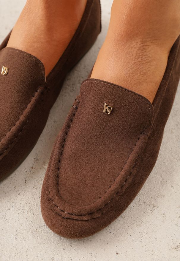 Renee - Brązowe Mokasyny VICES z Wkładką ze Skóry Naturalnej i Metalicznym Elementem Alcimene. Nosek buta: okrągły. Kolor: brązowy. Materiał: skóra. Obcas: na obcasie. Wysokość obcasa: niski