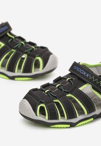 Born2be - Czarno-Zielone Sandały w Sportowym Stylu ze Skórzaną Wkładką i Rzepami Lenila. Zapięcie: rzepy. Kolor: czarny. Materiał: skóra. Styl: sportowy