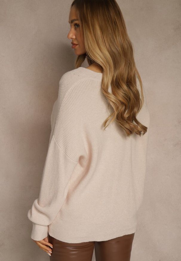 Renee - Beżowy Sweter z Dodatkiem Kaszmiru i Trójkątnym Dekoltem Silefera. Okazja: na co dzień. Kolor: beżowy. Materiał: kaszmir. Styl: casual, elegancki