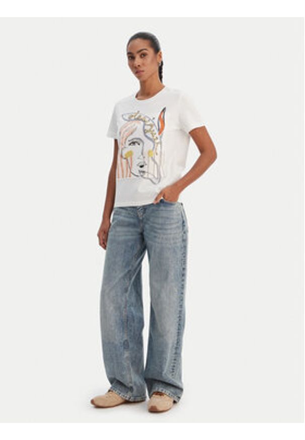 Desigual T-Shirt 26SWTK51 Biały Regular Fit. Kolor: biały. Materiał: bawełna