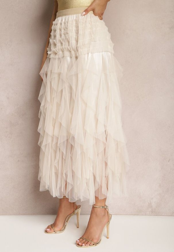 Renee - Jasnobeżowa Asymetryczna Spódnica z Tiulowej Siateczki Vlekia. Okazja: na co dzień. Kolor: beżowy. Materiał: tiul. Wzór: gładki. Sezon: wiosna, lato. Styl: casual, elegancki