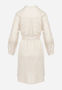 Born2be - Beżowa Sukienka Koszulowa Zapinana na Guziki z Paskiem w Talii i Ozdobnym Rękawem Rigaudona. Okazja: na spotkanie biznesowe. Kolor: beżowy. Typ sukienki: koszulowe. Styl: biznesowy, elegancki, klasyczny #2