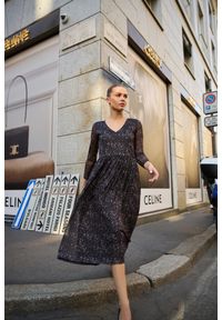 MOODO - Sukienka midi czarna. Kolor: czarny. Materiał: poliester, elastan. Długość: midi #1