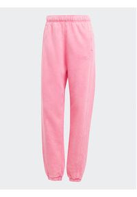 Adidas - adidas Spodnie dresowe ALL SZN Fleece Washed IK4257 Różowy Loose Fit. Kolor: różowy. Materiał: bawełna