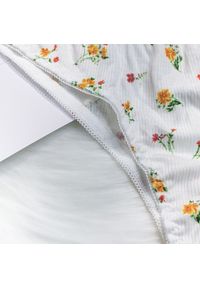 Intica - Komplet bielizny z delikatnym zdobieniem Jocelyne. Kolor: biały. Materiał: materiał. Wzór: aplikacja #10